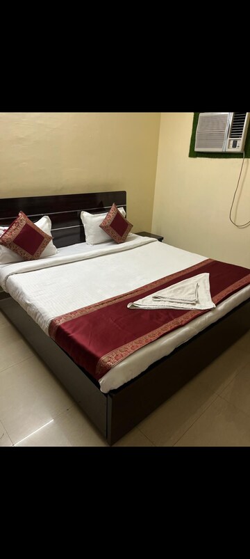 Bedroom in 3 BHK Builder Floor at Mahmoorganj – for Rent