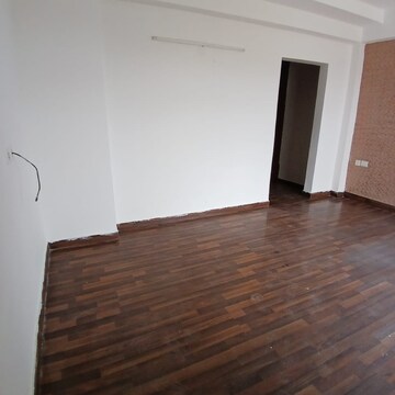 Room in 3 BHK Apartment at Prateek Wisteria, Sector 77 – for Rent