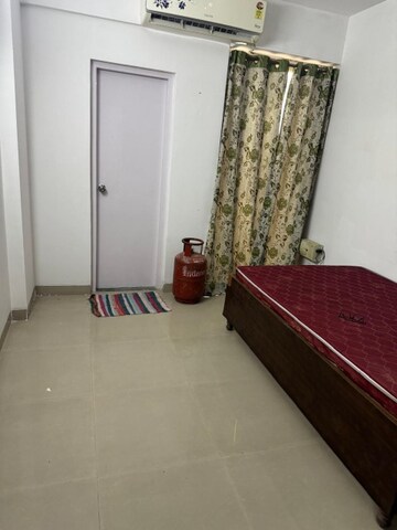 Room in 2 BHK Apartment at Puri Pratham, Sector 84 – for Rent