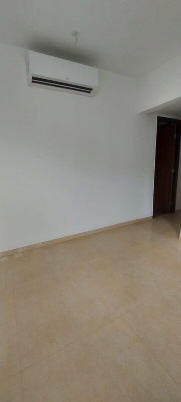 Room in 1.5 BHK Apartment at Lodha Palava City Lakeshore Greens, Dombivli East – for Rent