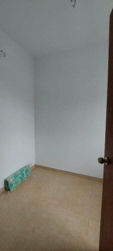 Room in 1.5 BHK Apartment at Lodha Palava City Lakeshore Greens, Dombivli East – for Rent