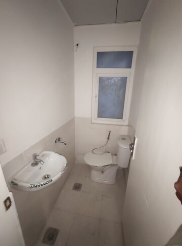 Bathroom in 3 BHK Apartment at Mapsko Mount Ville, Sector 79 – for Rent