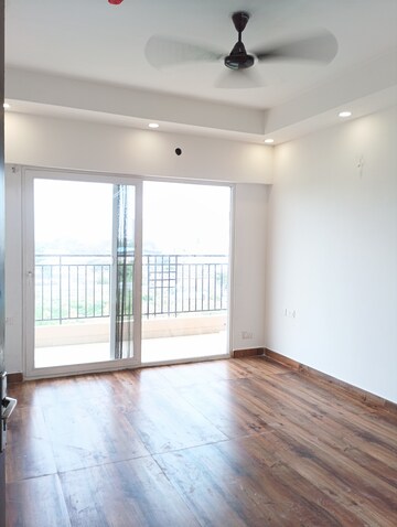 Room in 3 BHK Apartment at Ace Divino, Sector 1 Greater Noida – for Rent