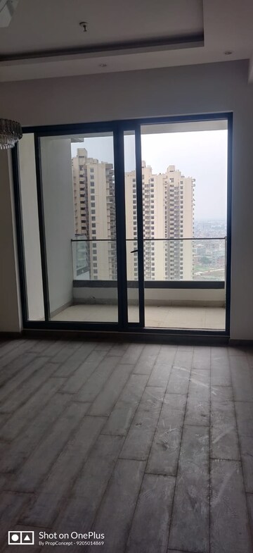 Room in 5 BHK Apartment at ABA County 107, Sector 107 – for Rent