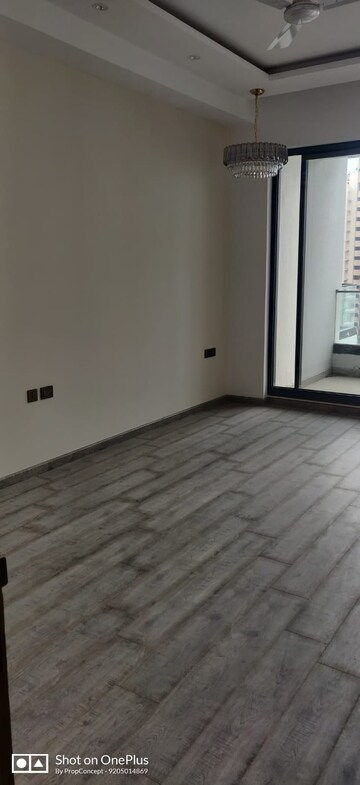 Room in 5 BHK Apartment at ABA County 107, Sector 107 – for Rent