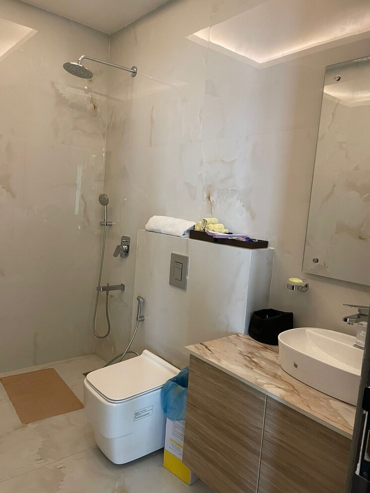 Bathroom, mahagun-mezzaria 4 Bedroom 4425 Sq.Ft. Apartment In Sector 78 Noida 9027757