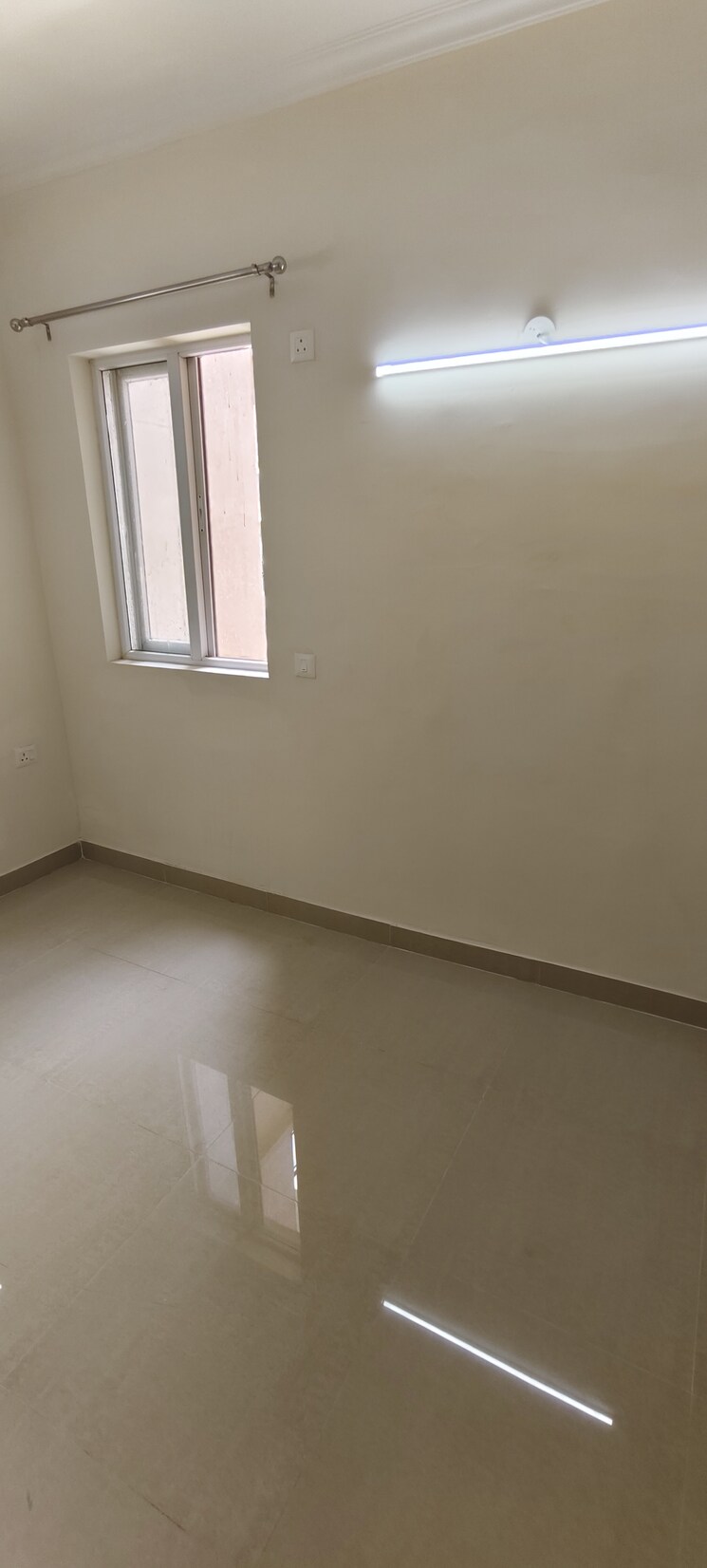 Room, amrapali-crystal-homes 3 Bedroom 1700 Sq.Ft. Apartment In Sector 76 Noida 9027776