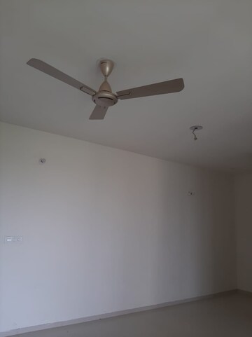 Room in 2 BHK Apartment at BPTP Discovery Park, Sector 80 – for Rent