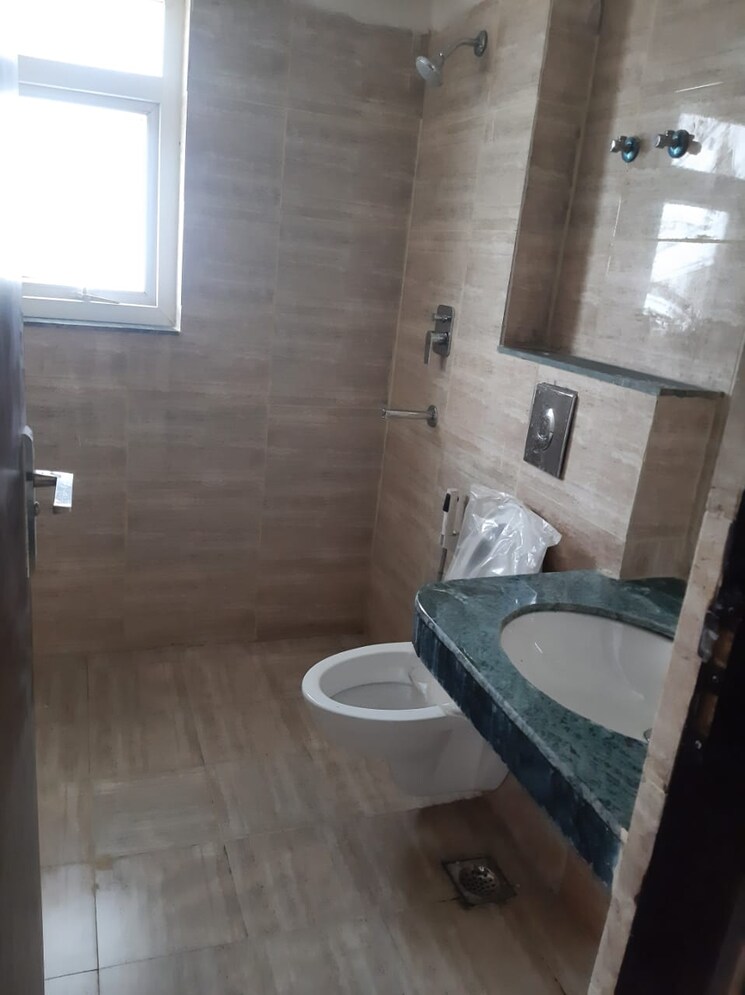 Bathroom, bptp-discovery-park 2 Bedroom 1120 Sq.Ft. Apartment In Sector 80 Faridabad 9027778
