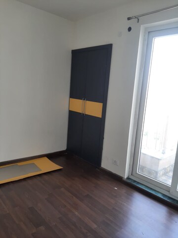 Room in 2 BHK Apartment at BPTP Discovery Park, Sector 80 – for Rent