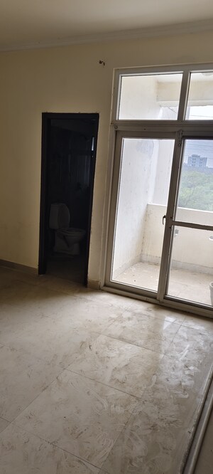 Room in 4 BHK Apartment at Amrapali Crystal Homes, Sector 76 – for Sale