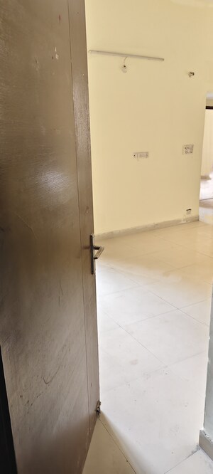 Room in 4 BHK Apartment at Amrapali Crystal Homes, Sector 76 – for Sale