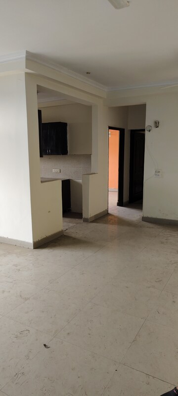 Room in 4 BHK Apartment at Amrapali Crystal Homes, Sector 76 – for Sale