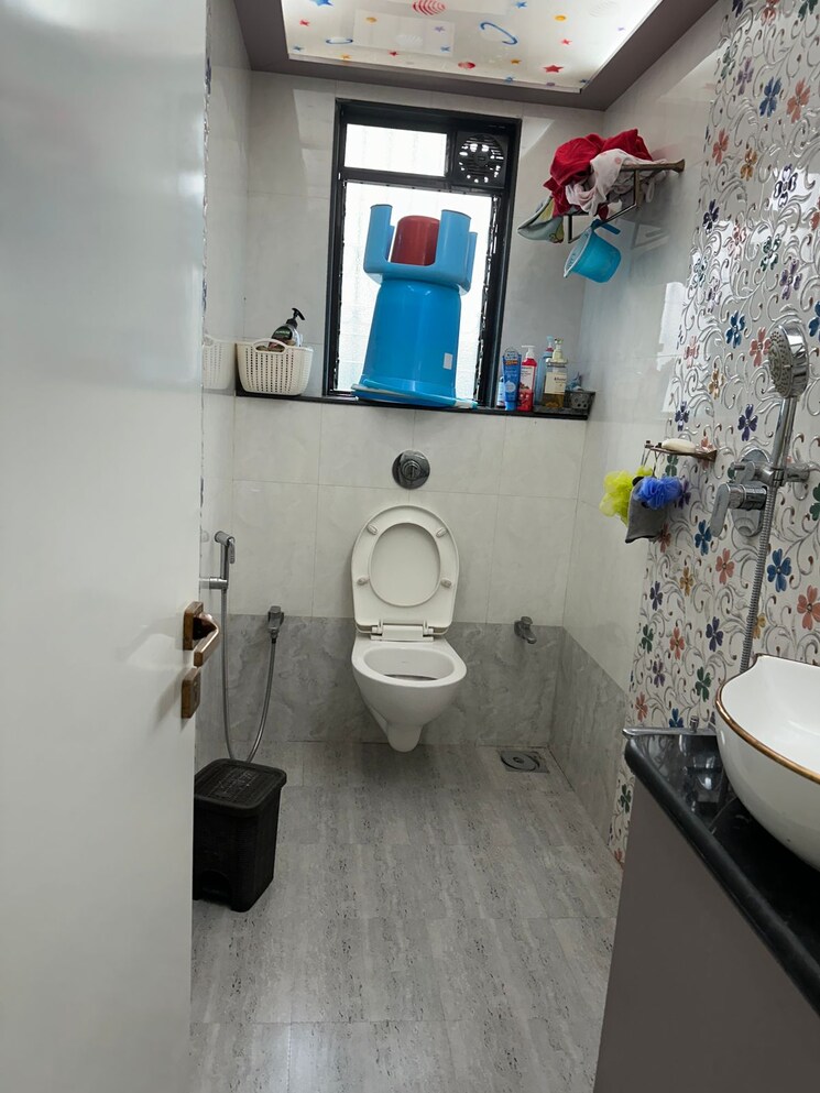 Bathroom, sangam-chs-ghatkopar-east 3 Bedroom 1250 Sq.Ft. Apartment In Ghatkopar East Mumbai 9027828