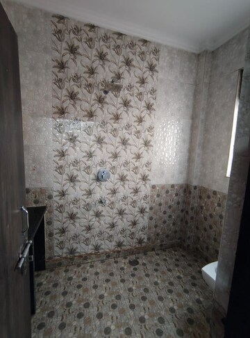 Bathroom in 1 BHK Builder Floor at Sector 46 – for Rent