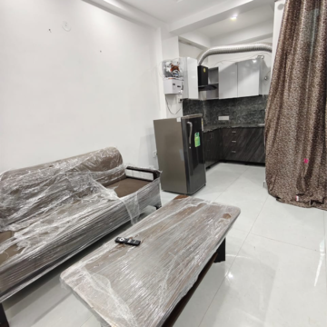 Living Room in 3 BHK Builder Floor at Ashirwad Complex Noida, Sector 34 – for Rent
