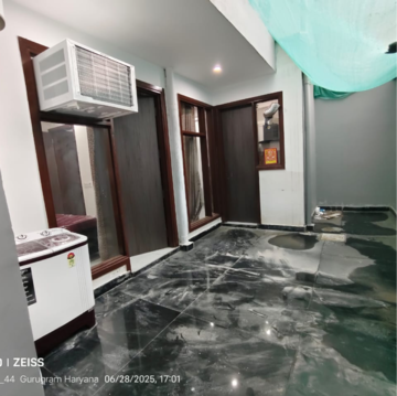 Living Room in 3 BHK Builder Floor at Ashirwad Complex Noida, Sector 34 – for Rent