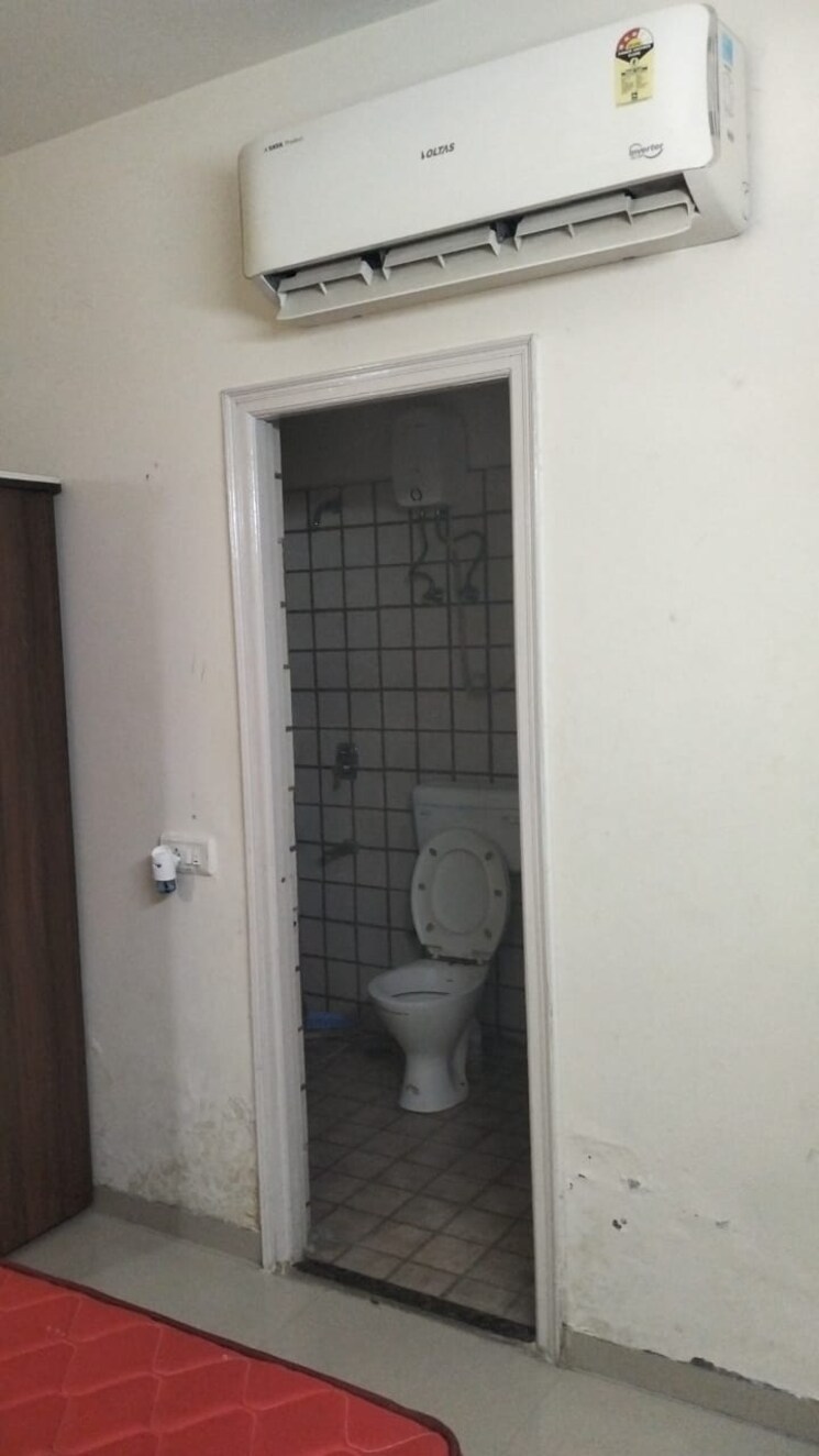 Bathroom, vip road 1 Bedroom 900 Sq.Ft. Apartment In Vip Road Zirakpur 9027881