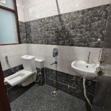 Bathroom in 3 BHK Builder Floor at RWA Apartments Sector 47, Sector 47 – for Rent