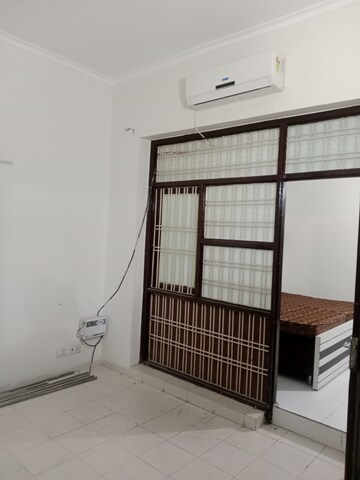 Room in 3 BHK Builder Floor at Ansals Sushant City – for Rent