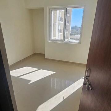 Room in 2 BHK Apartment at Sultanpur Road – for Rent