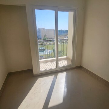 Room in 2 BHK Apartment at Sultanpur Road – for Rent