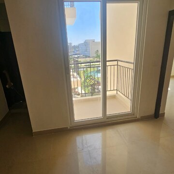 Room in 2 BHK Apartment at Sultanpur Road – for Rent