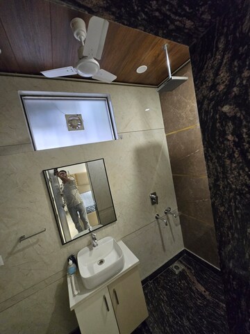 Furnished Amenities in 2 BHK Builder Floor at Amar Colony – for Rent