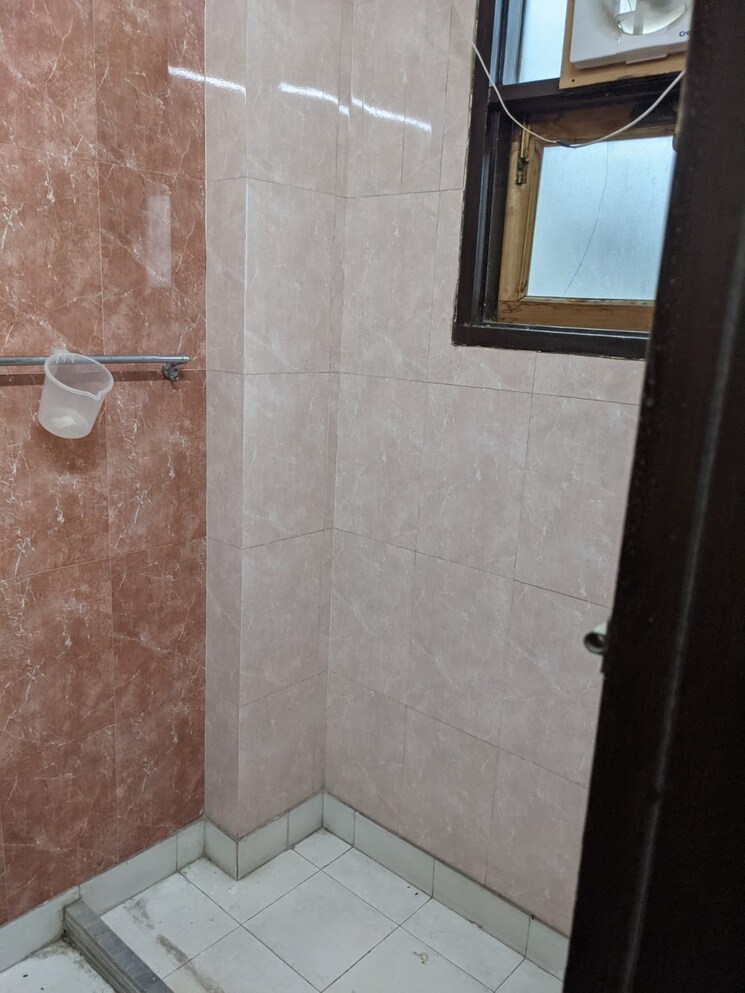 Bathroom, lajpat nagar ii 3 Bedroom 1800 Sq.Ft. Builder Floor In Lajpat Nagar ii Delhi 9027939
