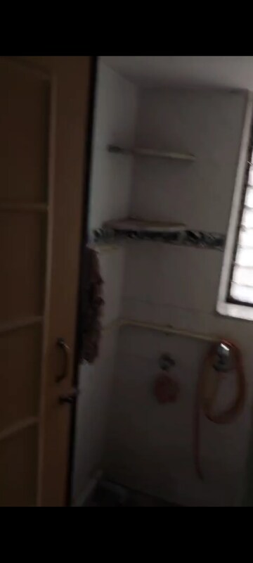 Furnished Amenities in 1 BHK Apartment at Vile Parle East – for Rent