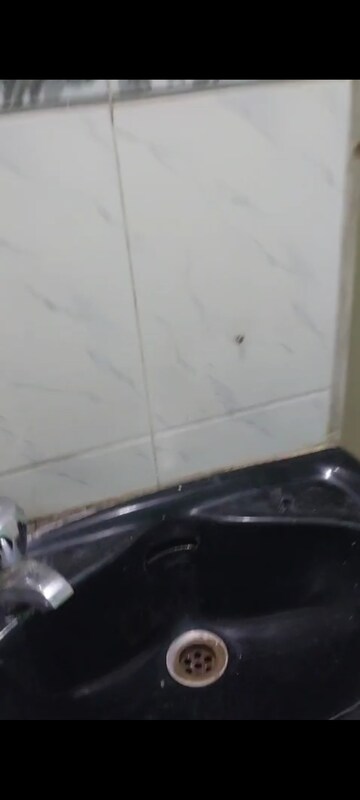 Furnished Amenities in 1 BHK Apartment at Vile Parle East – for Rent