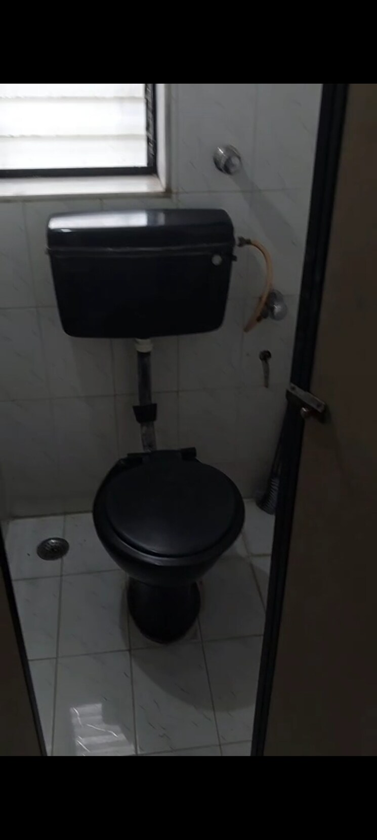 Bathroom, vile parle east 1 Bedroom 450 Sq.Ft. Apartment In Vile Parle East Mumbai 9027942