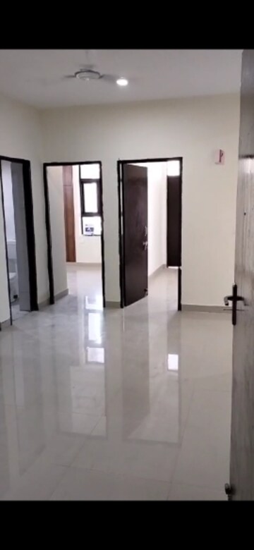 Team Area in 3 BHK Apartment at Amolik Sankalp, Sector 85 – for Rent