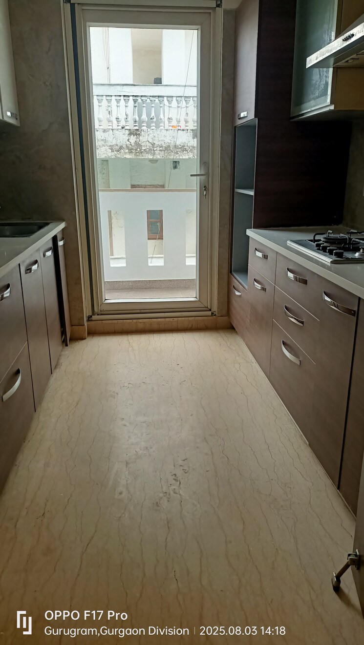 Kitchen, dlf-oakwood-estate 3 Bedroom 300 Sq.Ft. Builder Floor In Dlf Phase ii Gurgaon 9027990