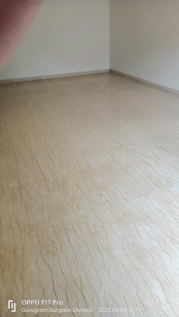 Room in 3 BHK Builder Floor at DLF Oakwood Estate, Dlf Phase ii – for Rent