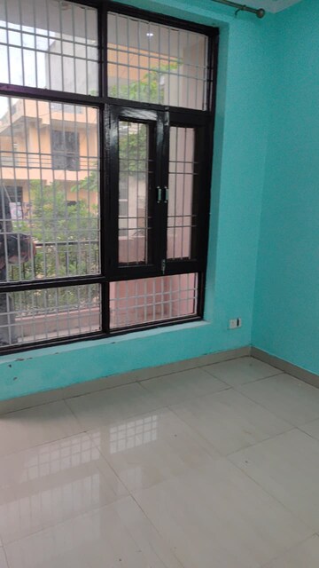 Room in 2 BHK Builder Floor at Sector 45 – for Rent