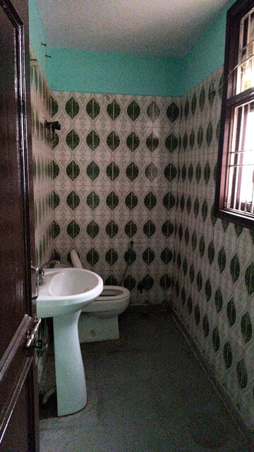 Bathroom in 2 BHK Builder Floor at Sector 45 – for Rent