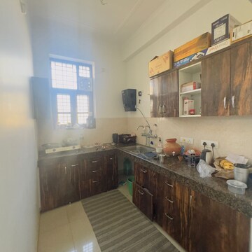 Kitchen in 2 BHK Builder Floor at Gomti Nagar – for Rent