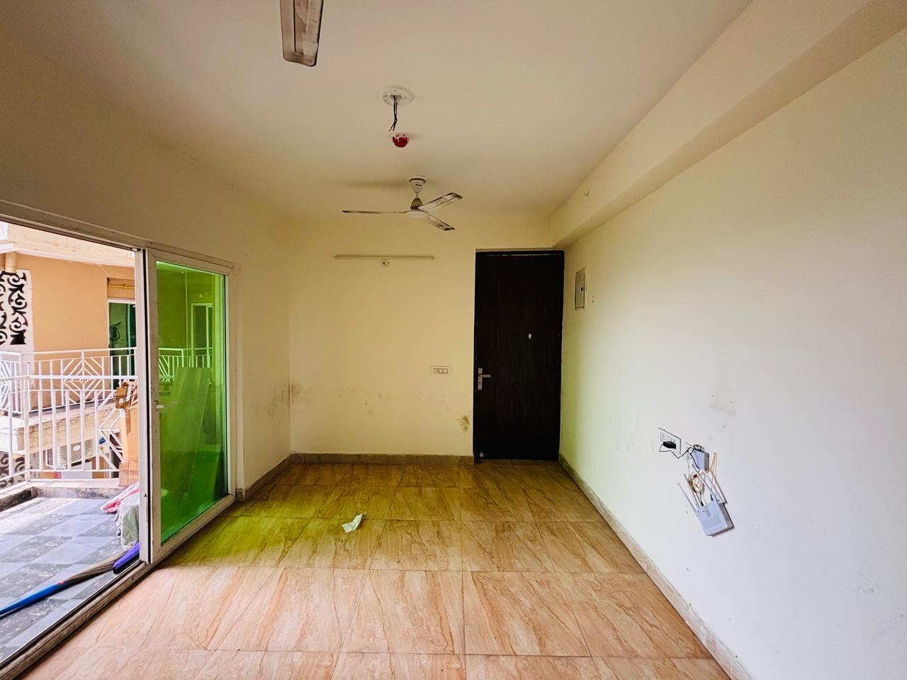 2 BHK + Servant Room Apartment For Rent in Migsun Twinz