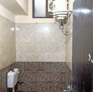 Bathroom in 2 BHK Apartment at Gomti Nagar – for Rent