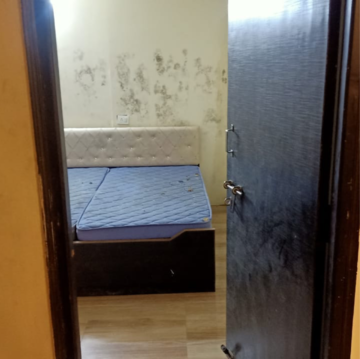 Room in 2 BHK Apartment at Gomti Nagar – for Rent