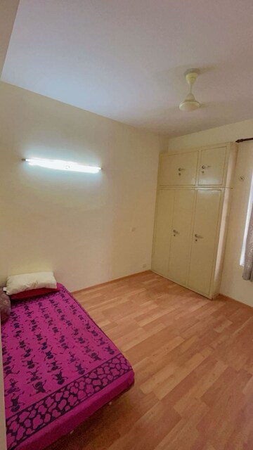 Room in 3 BHK Apartment at Migsun Vilaasa, Eta Ii Greater Noida – for Rent