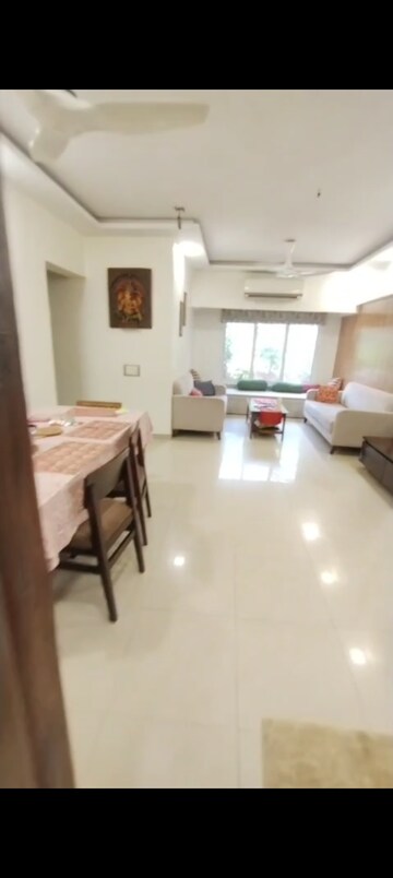 Team Area in 3 BHK Apartment at RNA Heights, Andheri East – for Rent