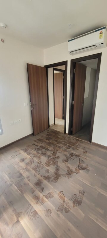 Room in 2 BHK Apartment at Piramal Vaikunth, Balkum Pada – for Rent
