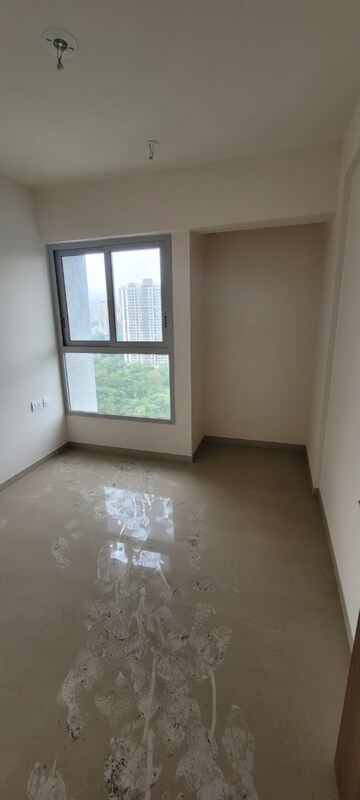 Room in 2 BHK Apartment at Piramal Vaikunth, Balkum Pada – for Rent