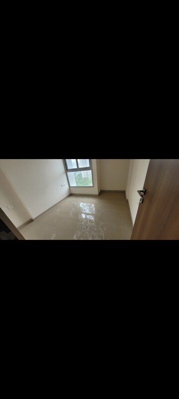 Room in 2 BHK Apartment at Piramal Vaikunth, Balkum Pada – for Rent