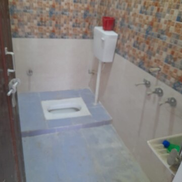 Bathroom in 3 BHK Apartment at Arjunganj – for Rent