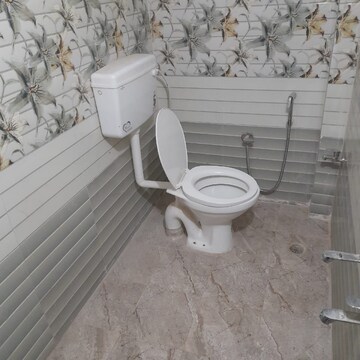 Bathroom in 3 BHK Apartment at Arjunganj – for Rent