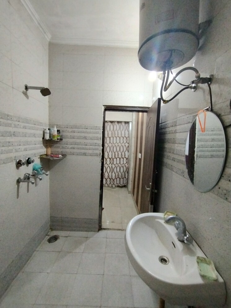 Bathroom, guru-nanak-enclave 3 Bedroom 1100 Sq.Ft. Apartment In Dhakoli Zirakpur 9028108