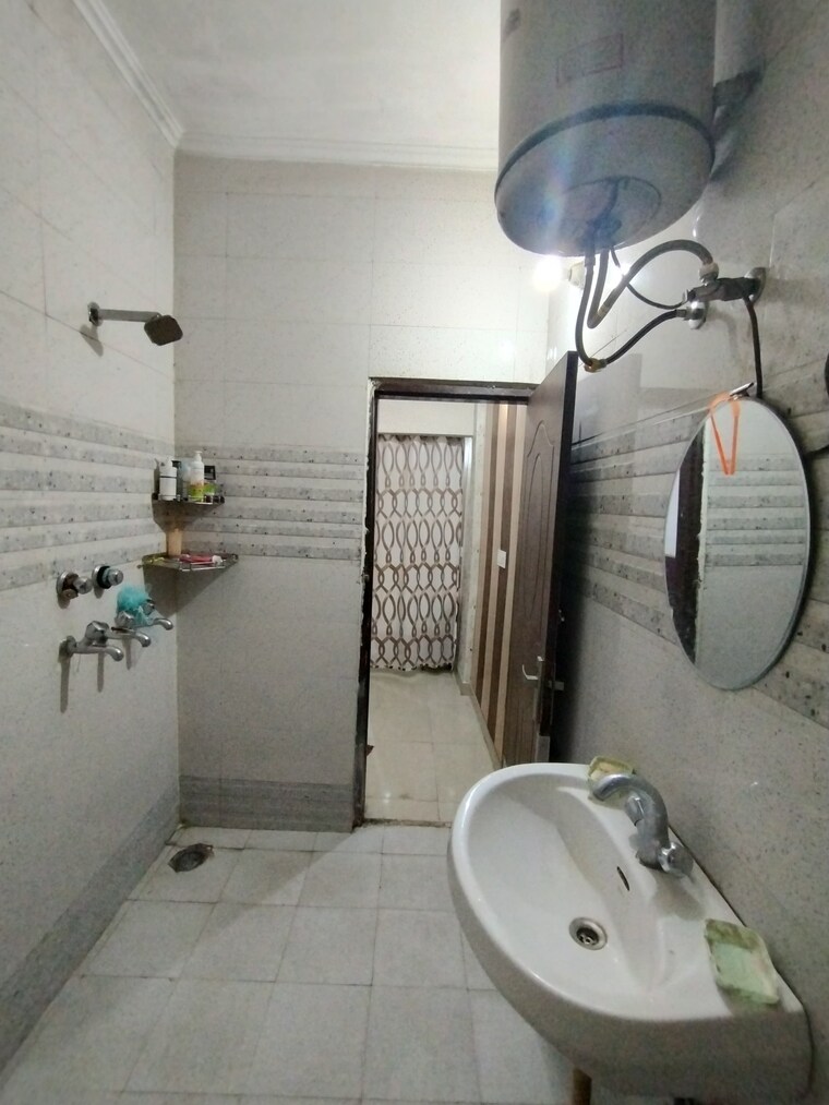 Bathroom, guru-nanak-enclave 3 Bedroom 1100 Sq.Ft. Apartment In Dhakoli Zirakpur 9028108